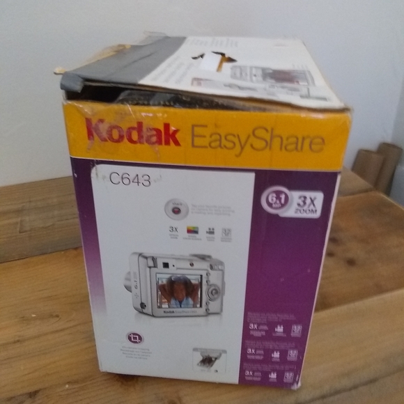 Kodak Easy Share C643 Printer Dock & Digital Camera Bundle - Picture 5 of 16